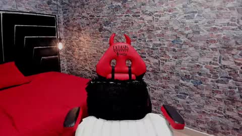 Ivis  online show from 8, 2, 2025