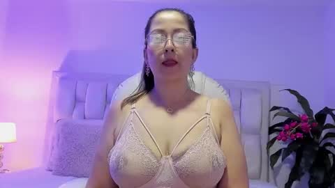 Snapshot of ivonny_04 chatting on 9, 10, 2025 N A T H A L Y online show from 9, 10, 2025