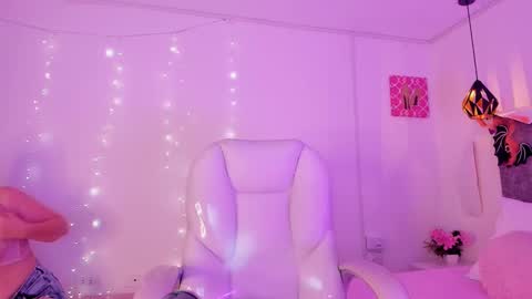 Snapshot of ivonny_04 chatting on 22, 10, 2025 N A T H A L Y online show from 22, 10, 2025