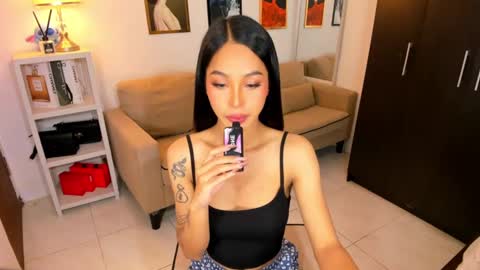 kirstenelsie online show from 5, 2, 2025