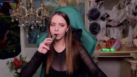 ivorywood_ online show from 1, 11, 2025