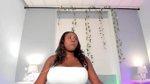 Snapshot of ivybennett chatting on 5, 1, 2026 IVANA online show from 5, 1, 2026