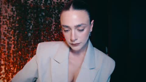 Miss Ivy online show from 17, 1, 2025