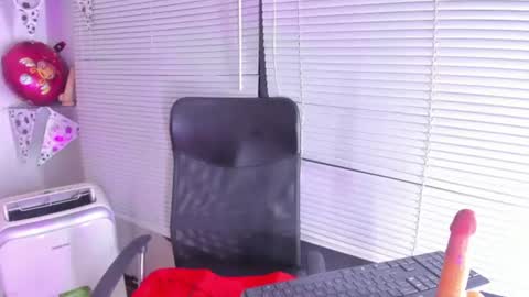 ivymilleer online show from 2, 7, 2026