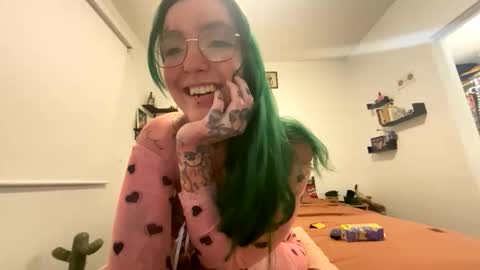 Snapshot of ivyriot95 chatting on 27, 10, 2025 Ivy Riot online show from 27, 10, 2025