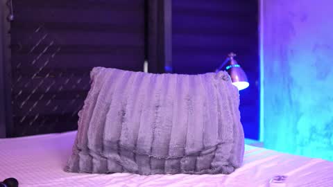 IvyRowa online show from 13, 2, 2025