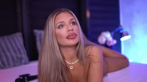 IvyRowa online show from 28, 2, 2025