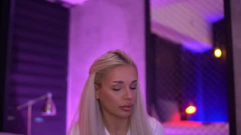 IvyRowa online show from 11, 9, 2025