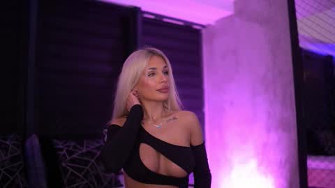 IvyRowa online show from 24, 9, 2025