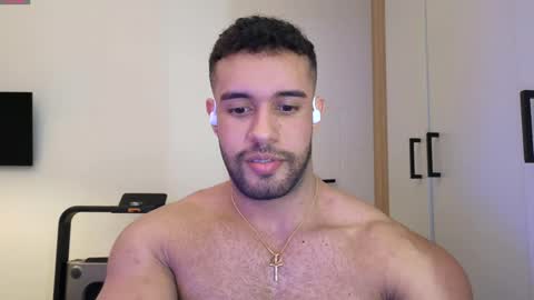 Izaak online show from 3, 1, 2025