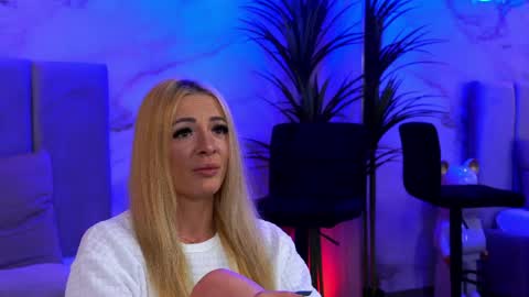 izabelle_02 online show from 2, 4, 2026