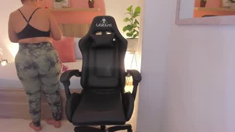 Snapshot of izaro_22 chatting on 7, 12, 2024 Iza online show from 7, 12, 2024