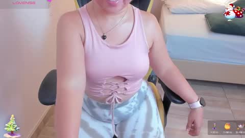 Snapshot of izaro_22 chatting on 22, 12, 2024 Iza online show from 22, 12, 2024