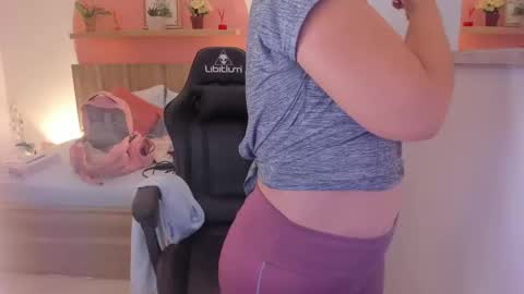 Snapshot of izaro_22 chatting on 8, 1, 2025 Iza online show from 8, 1, 2025