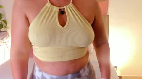 Snapshot of izaro_22 chatting on 28, 1, 2025 Iza online show from 28, 1, 2025