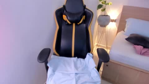 Snapshot of izaro_22 chatting on 4, 2, 2025 Iza online show from 4, 2, 2025