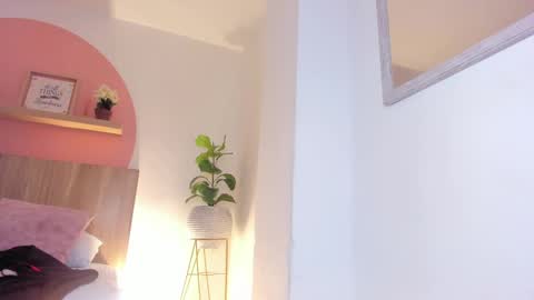 Snapshot of izaro_22 chatting on 8, 2, 2025 Iza online show from 8, 2, 2025