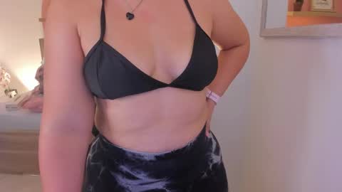 Snapshot of izaro_22 chatting on 12, 2, 2025 Iza online show from 12, 2, 2025