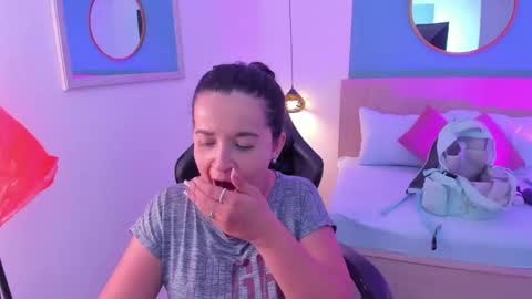 Snapshot of izaro_22 chatting on 10, 9, 2025 Iza online show from 10, 9, 2025