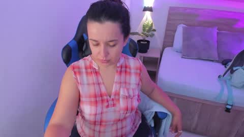 Snapshot of izaro_22 chatting on 16, 9, 2025 Iza online show from 16, 9, 2025