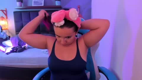 Snapshot of izaro_22 chatting on 23, 9, 2025 Iza online show from 23, 9, 2025