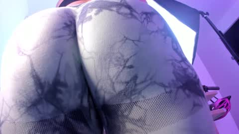 Snapshot of izaro_22 chatting on 30, 9, 2025 Iza online show from 30, 9, 2025