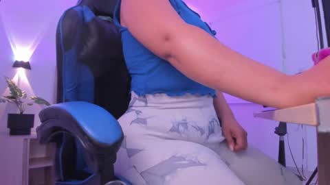 Snapshot of izaro_22 chatting on 29, 11, 2025 Iza online show from 29, 11, 2025