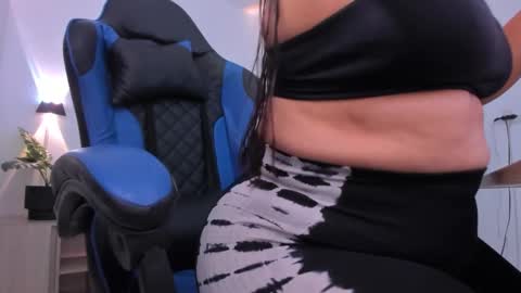 Snapshot of izaro_22 chatting on 3, 12, 2025 Iza online show from 3, 12, 2025