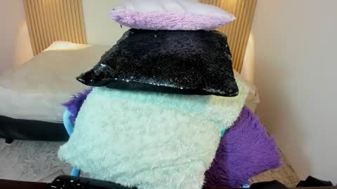 izelevans online show from 2, 2, 2026