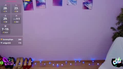 Snapshot of izzy_cam chatting on 8, 1, 2025 Queen of nylon Victoria online show from 8, 1, 2025