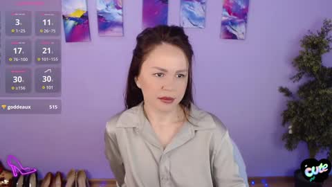 Queen of nylon  Victoria online show from 1, 2, 2025