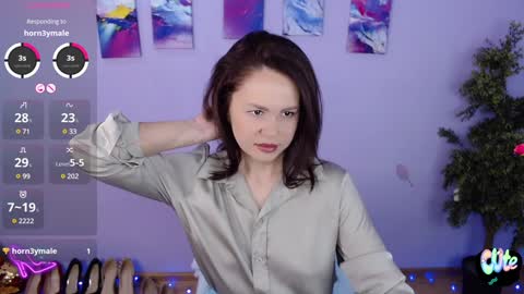 Snapshot of izzy_cam chatting on 2, 2, 2025 Queen of nylon Victoria online show from 2, 2, 2025