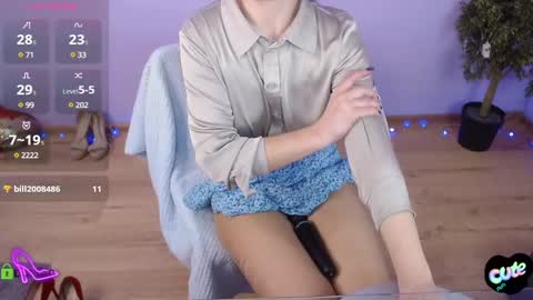 Snapshot of izzy_cam chatting on 19, 2, 2025 Queen of nylon Victoria online show from 19, 2, 2025