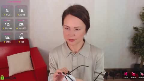 Snapshot of izzy_cam chatting on 10, 9, 2025 Queen of nylon Victoria online show from 10, 9, 2025