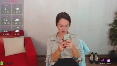 Snapshot of izzy_cam chatting on 15, 9, 2025 Queen of nylon Victoria online show from 15, 9, 2025