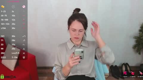 Snapshot of izzy_cam chatting on 27, 10, 2025 Queen of nylon Victoria online show from 27, 10, 2025