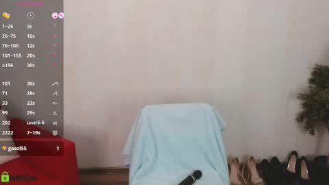 Snapshot of izzy_cam chatting on 29, 10, 2025 Queen of nylon Victoria online show from 29, 10, 2025