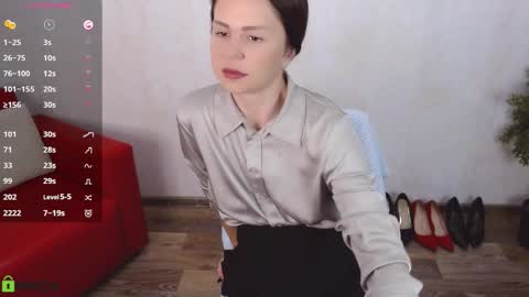 Snapshot of izzy_cam chatting on 6, 11, 2025 Queen of nylon Victoria online show from 6, 11, 2025