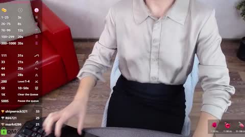 Snapshot of izzy_cam chatting on 25, 11, 2025 Queen of nylon Victoria online show from 25, 11, 2025