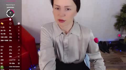 Snapshot of izzy_cam chatting on 18, 12, 2025 Queen of nylon Victoria online show from 18, 12, 2025