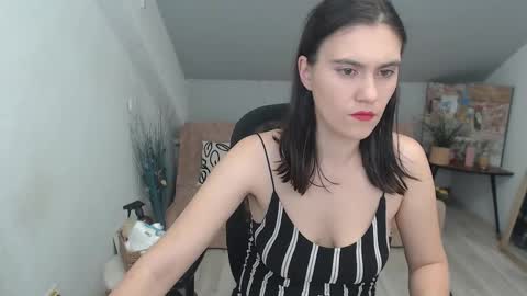 Snapshot of izzymonro chatting on 21, 11, 2025 Izzy online show from 21, 11, 2025