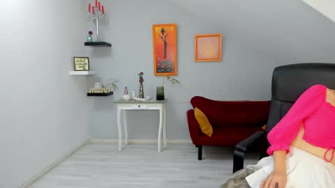 Snapshot of izzymonro chatting on 14, 12, 2025 Izzy online show from 14, 12, 2025