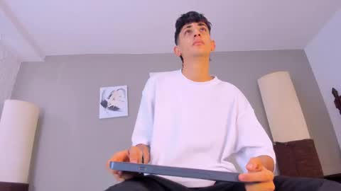 Snapshot of j_martony chatting on 23, 9, 2025 j_martony online show from 23, 9, 2025