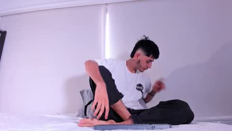 Snapshot of j_martony chatting on 25, 11, 2025 j_martony online show from 25, 11, 2025