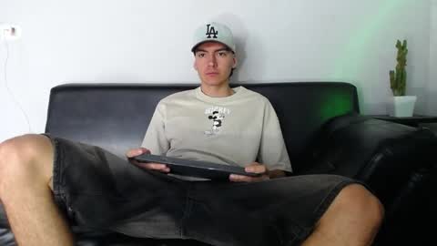 INDEPENDENT MODEL online show from 8, 12, 2024