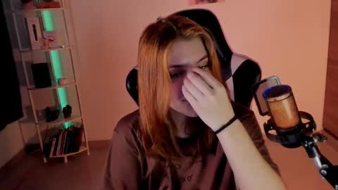 Linda Sofia help me get to 100 thumbs up online show from 16, 12, 2024