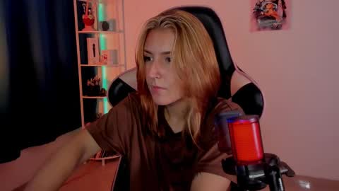 Linda Sofia help me get to 100 thumbs up online show from 11, 1, 2025