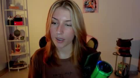 Linda Sofia help me get to 100 thumbs up online show from 2, 2, 2025