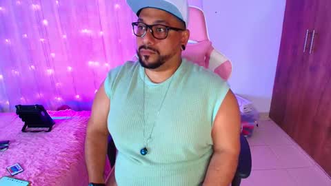 Snapshot of jacoob_woods chatting on 25, 2, 2025 daddy sir master bear online show from 25, 2, 2025