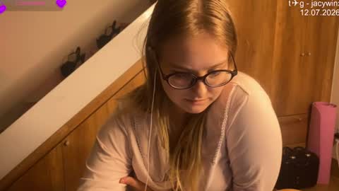 jacywinslat online show from 12, 7, 2026
